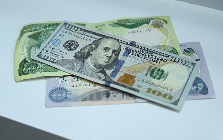 نرخی دۆلار لە عێراق و هەرێم نزیکەی دوو هەزار دینار بەرزبووەوە